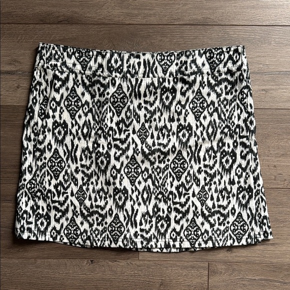 Rip Skirt - Summer - Lightweight Black and White Patterned - Picture 1 of 9